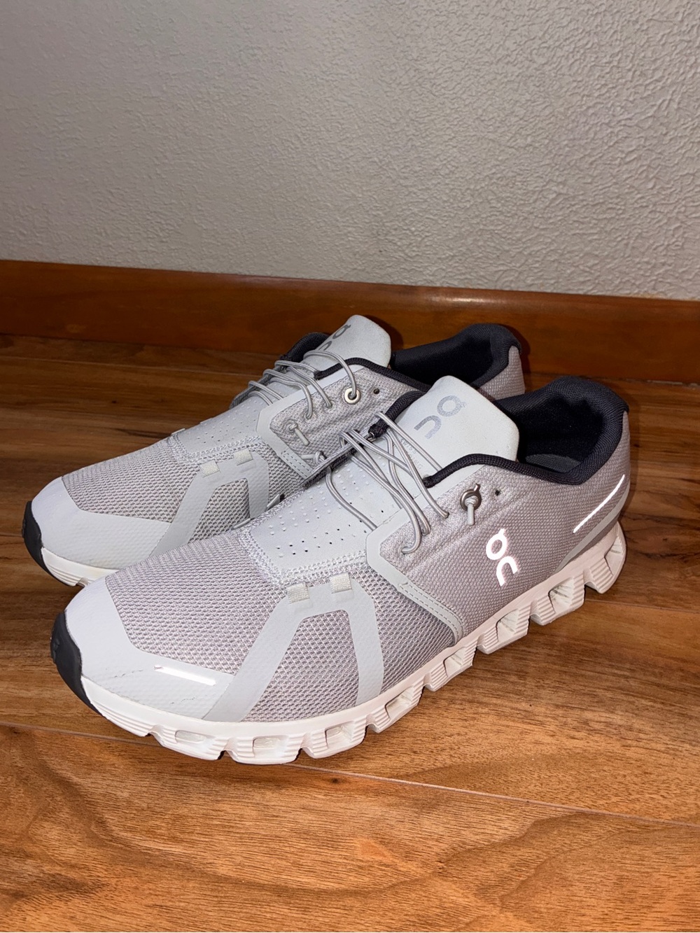 On Cloud 5 Men’s Athletic Running Shoe Sneakers, gray- size 10